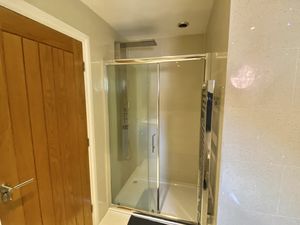 Family Bathroom- click for photo gallery